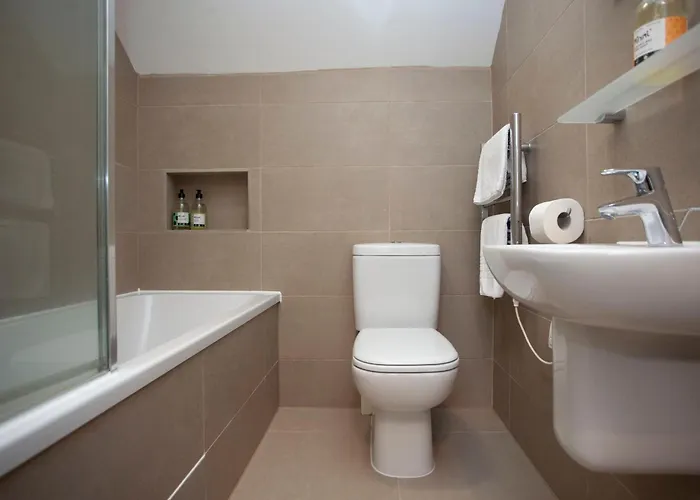 Higgihaus Cabot Mews #41 Prime Location Апартаменти Бристоль