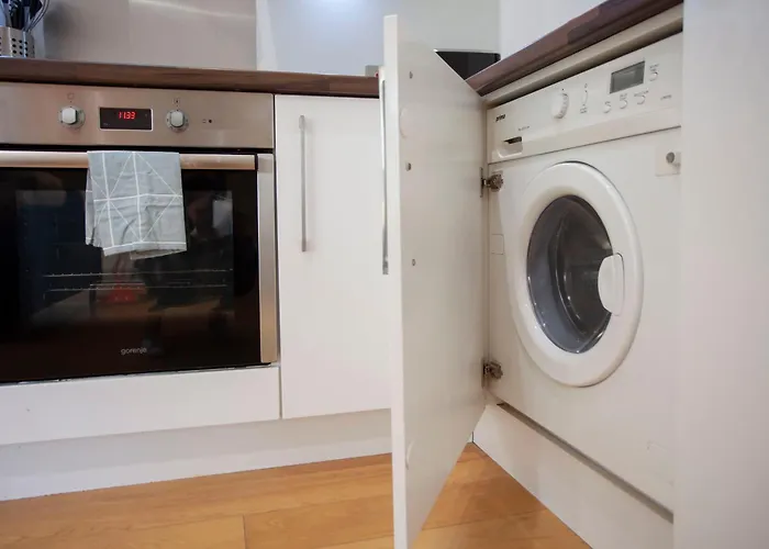 Апартаменти Higgihaus Cabot Mews #41 Prime Location *